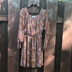 A beautiful dress with scoop neck by paper plane